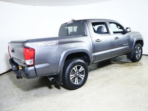 Used 2017 Toyota Tacoma TRD Sport w/ Tow Package (A/T) AWD/4WD image 7