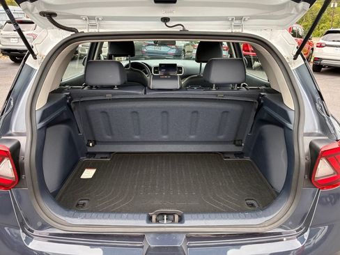 Used 2021 Hyundai Venue FWD image 12