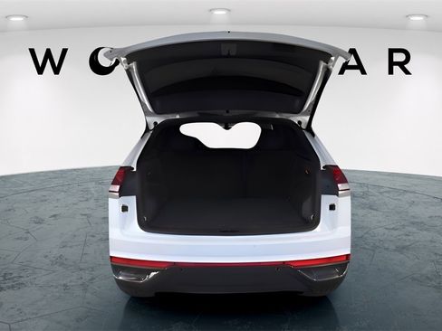 Used 2021 Volkswagen Atlas Cross Sport SE image 21