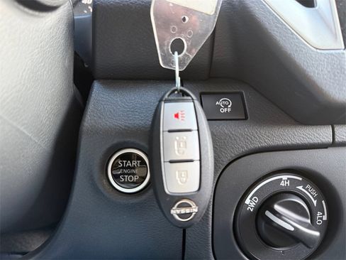 Certified 2025 Nissan Frontier SV image 30