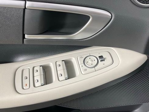 Used 2023 Hyundai Sonata SE w/ Preferred Accessory Package FWD image 19