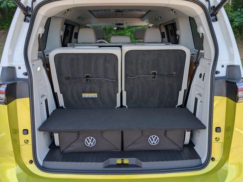 Used 2025 Volkswagen ID. Buzz Pro S Plus RWD image 20