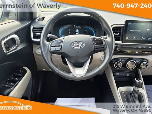 Used 2025 Hyundai Venue SEL FWD image 7