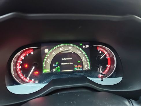 Used 2024 Toyota RAV4 XLE AWD/4WD image 8