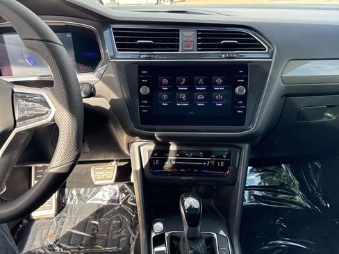 Certified 2022 Volkswagen Tiguan SE R-Line image 18