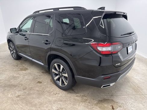 New 2025 Honda Pilot Touring image 7