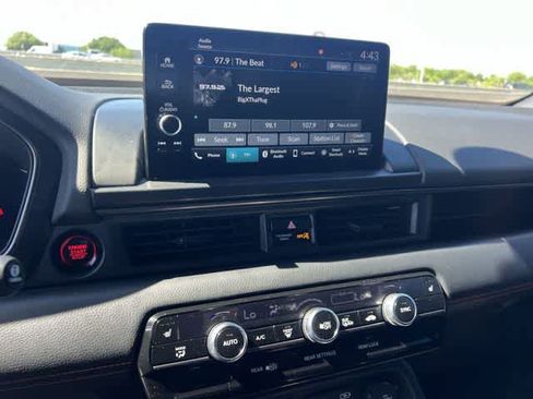 Certified 2025 Honda Pilot TrailSport image 18