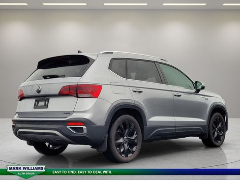 Used 2022 Volkswagen Taos SE FWD image 4