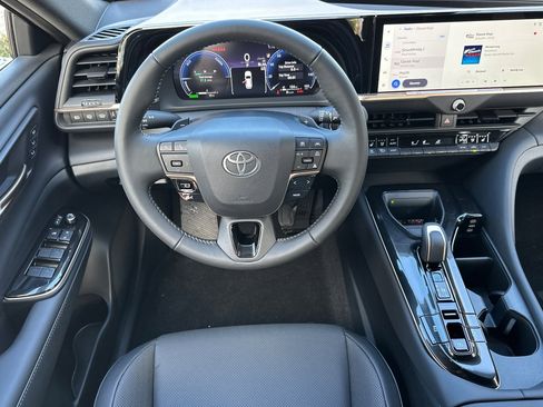 New 2025 Toyota Crown Signia image 16
