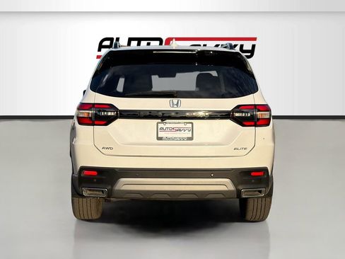 Used 2023 Honda Pilot Elite image 6