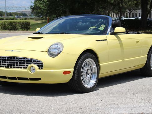 Used 2002 Ford Thunderbird RWD image 3