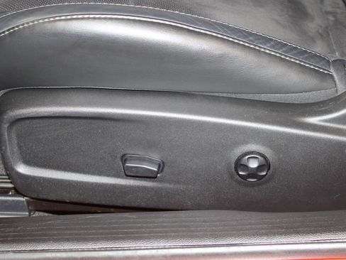 Used 2016 Dodge Challenger R/T Scat Pack w/ Leather Interior Group image 19