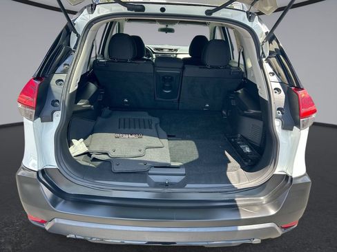 Used 2017 Nissan Rogue SV FWD image 13