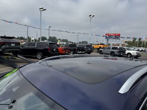 Used 2024 Volkswagen Tiguan SE FWD image 9
