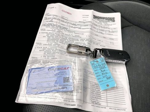 Used 2023 Kia Niro SX image 11