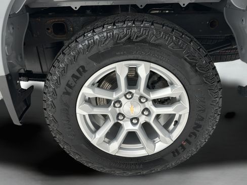 Used 2024 Chevrolet Silverado 1500 LT AWD/4WD image 10