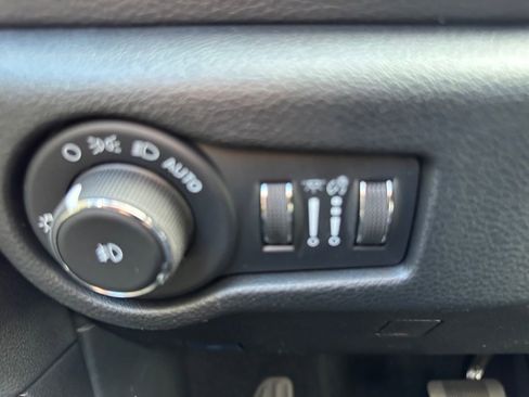 New 2026 Chrysler Pacifica Select FWD image 18