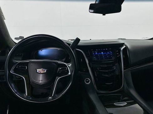 Used 2019 Cadillac Escalade ESV Platinum AWD/4WD image 21