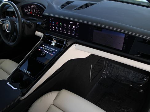 Certified 2024 Porsche Panamera 4 image 29