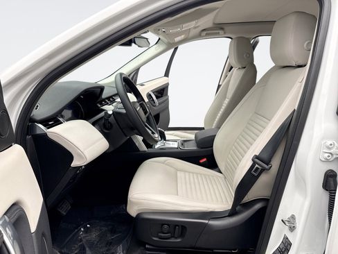 Used 2023 Land Rover Discovery Sport SE image 11