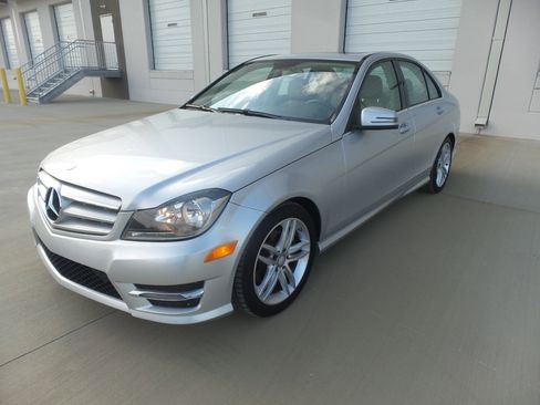 Used 2013 Mercedes-Benz C 250 Sport image 25