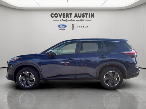 Used 2025 Nissan Rogue SV FWD image 3