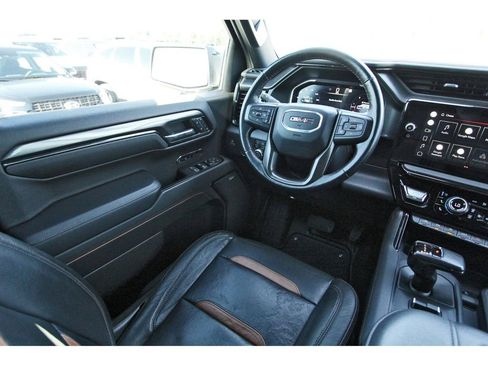 Used 2022 GMC Sierra 1500 AT4 w/ AT4 Premium Package AWD/4WD image 11