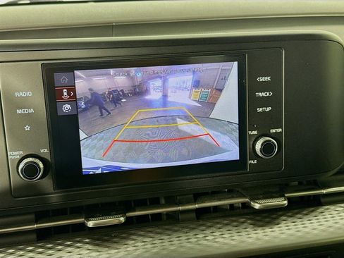 Used 2024 Kia Carnival LX image 15