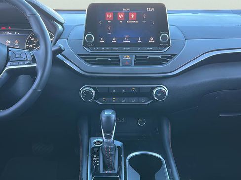Used 2025 Nissan Altima 2.5 SR image 18