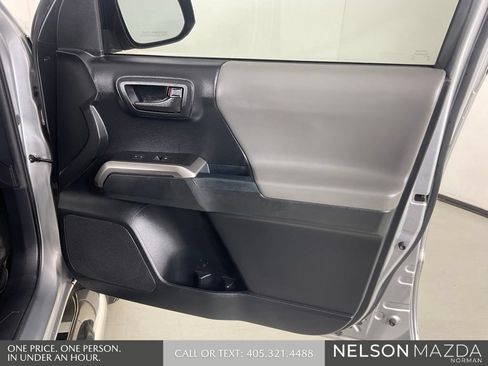 Used 2017 Toyota Tacoma SR5 w/ Tow Package RWD image 21