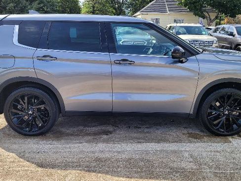 Used 2022 Mitsubishi Outlander SE image 4