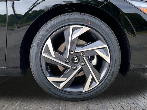 New 2026 Hyundai Elantra Limited FWD image 13