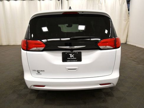 Used 2023 Chrysler Voyager LX image 6