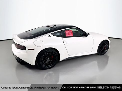 Certified 2025 Nissan Z Performance w/ Floor Mat Package image 5
