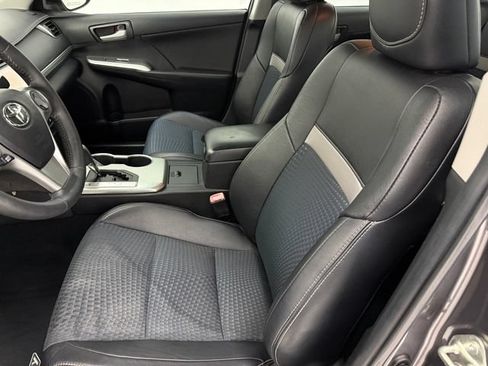 Used 2014 Toyota Camry SE FWD image 25