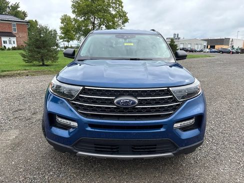 Used 2023 Ford Explorer XLT w/ Equipment Group 202A AWD/4WD image 2