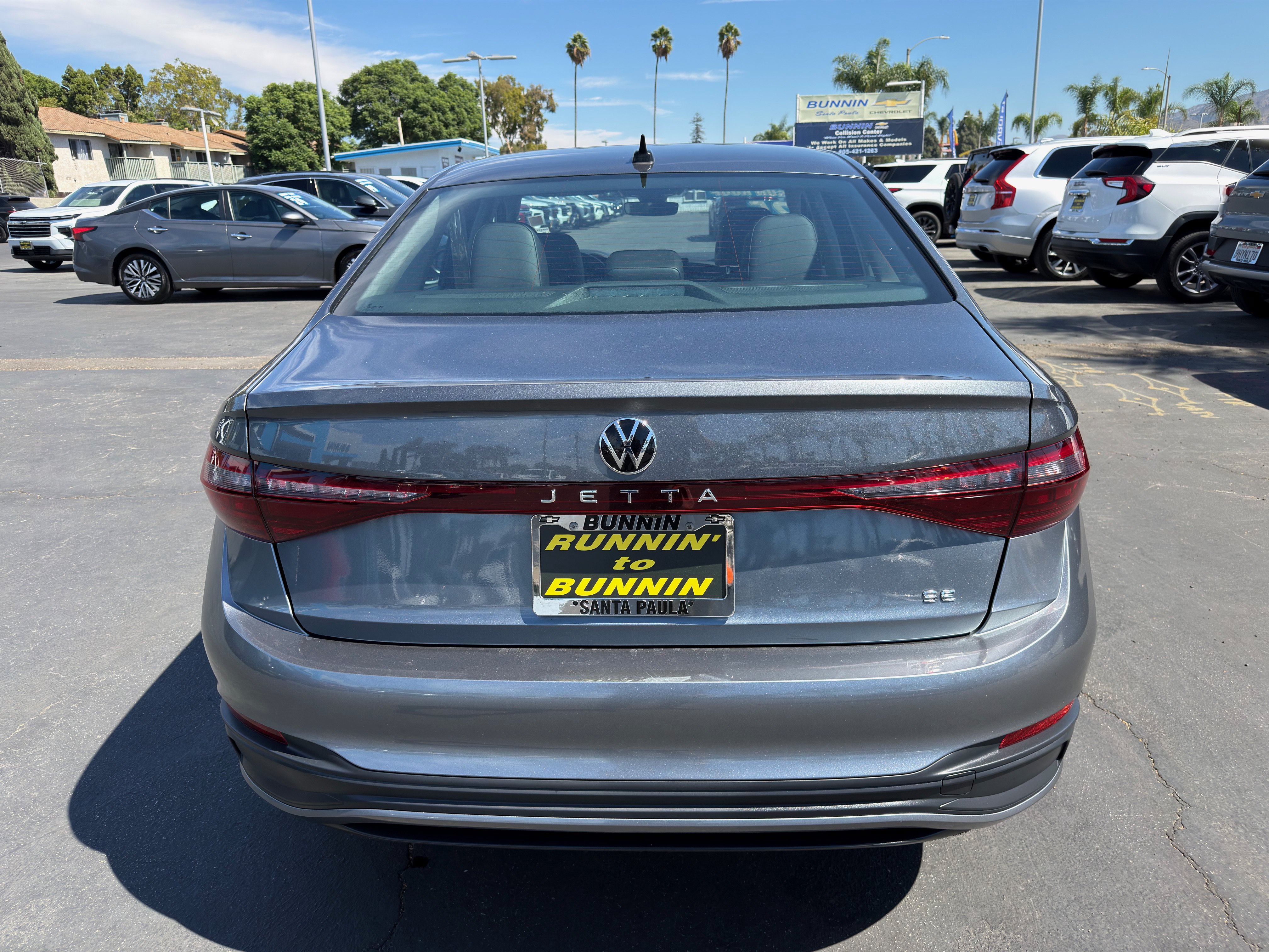 Used 2025 Volkswagen Jetta SE FWD image 7