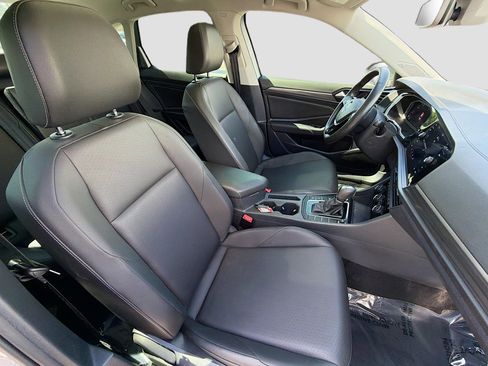 Used 2019 Volkswagen Jetta SEL w/ Cold Weather Package FWD image 14