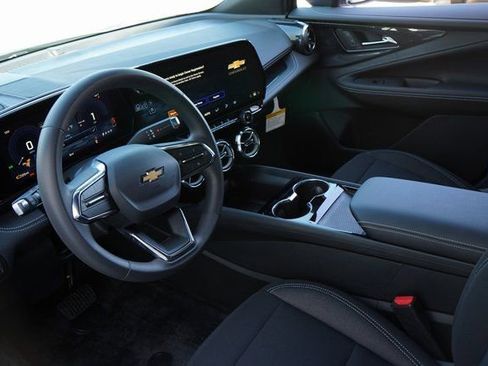 New 2025 Chevrolet Equinox EV LT image 24