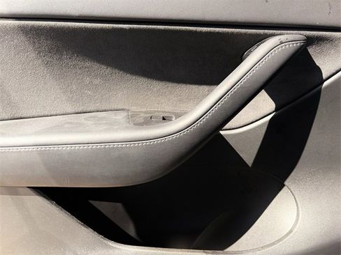 Used 2021 Tesla Model Y Performance image 22