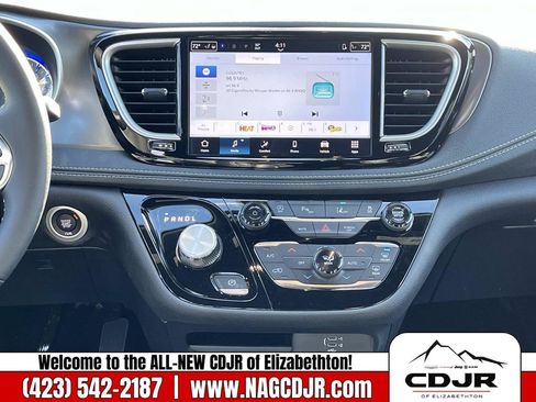 New 2026 Chrysler Pacifica Select image 15