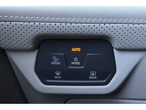 Used 2024 Volkswagen Atlas SEL Premium R-Line AWD/4WD image 32