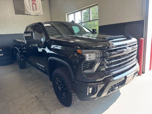 Used 2025 Chevrolet Silverado 3500 High Country w/ Midnight Edition image 3