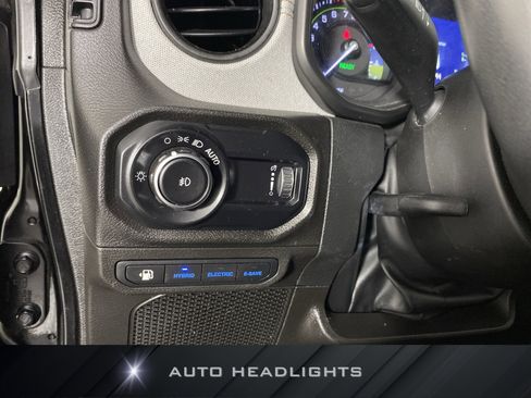 Used 2024 Jeep Wrangler Unlimited AWD/4WD image 24