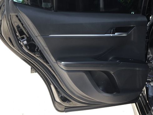 Used 2019 Toyota Camry SE FWD image 34