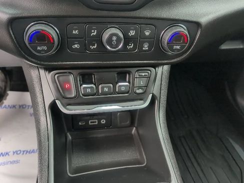 Used 2020 GMC Terrain SLT w/ Preferred Package FWD image 32