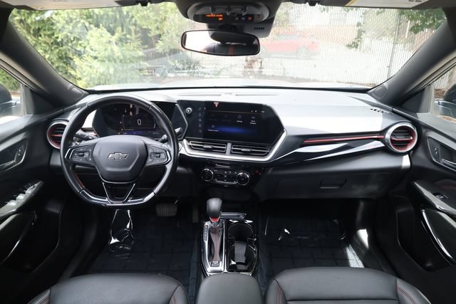 Used 2024 Chevrolet Trax RS w/ Sunroof Package FWD image 12
