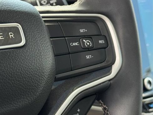 Used 2023 Jeep Wagoneer 4WD w/ Premium Group I image 21
