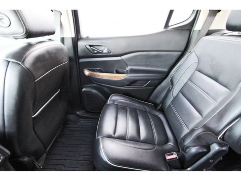 Used 2019 GMC Acadia Denali w/ Technology Package FWD image 13
