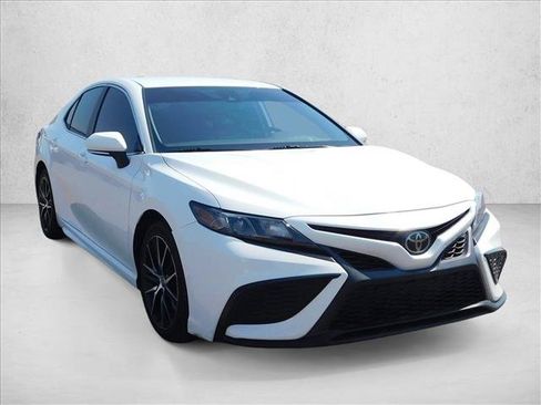 Used 2023 Toyota Camry SE FWD image 5